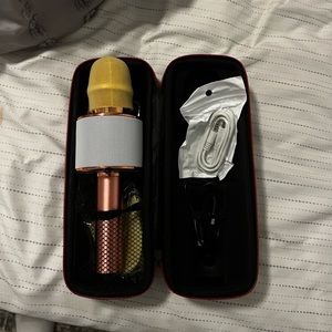 Wireless microphone set